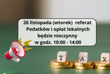 na zielonym tle w prawym dolnym rogu ułożone są 3 stosy monet, na każdym z nich jest kostka drewniana z literą, które razem tworzą wyraz tax, powyżej w ramce informacja kiedy i w jakich godzinach referat podatków i opłat lokalnych będzie nieczynny