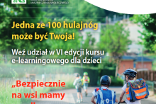 plakat informacyjny KRUS "Bezpiecznie na wsi mamy..." na pierwszym plane dwójka dzieci na hulajnogach