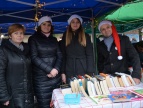 Zespół Miejskiej Biblioteki Publicznej na Jarmarku Świątecznym