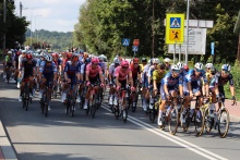 peleton peleton Tour de Pologne przejeżdżający przez Dobczyce