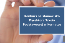 dłoń trzymająca kartkę formatu wizytówki na której jest napisane Konkurs na stanowisko Dyrektora Szkoły Podstawowej w Kornatceej w Dobczycach