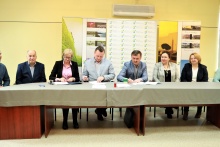 podpisanie umowy na wykonanie inwestycji w Brzączowicach