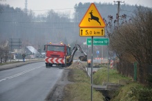 Prace nad budową chodnika wzdłuż ulicy Myślenickiej